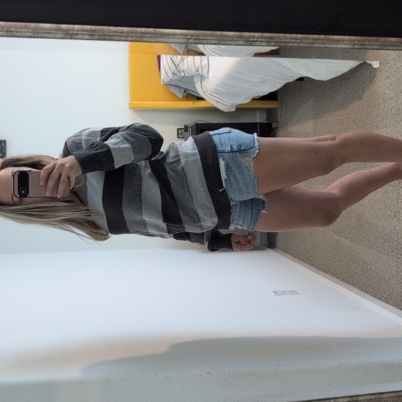 4/$12 2010 Old Navy Striped V-Neck Preppy Sweater size Small - Picture 12 of 13